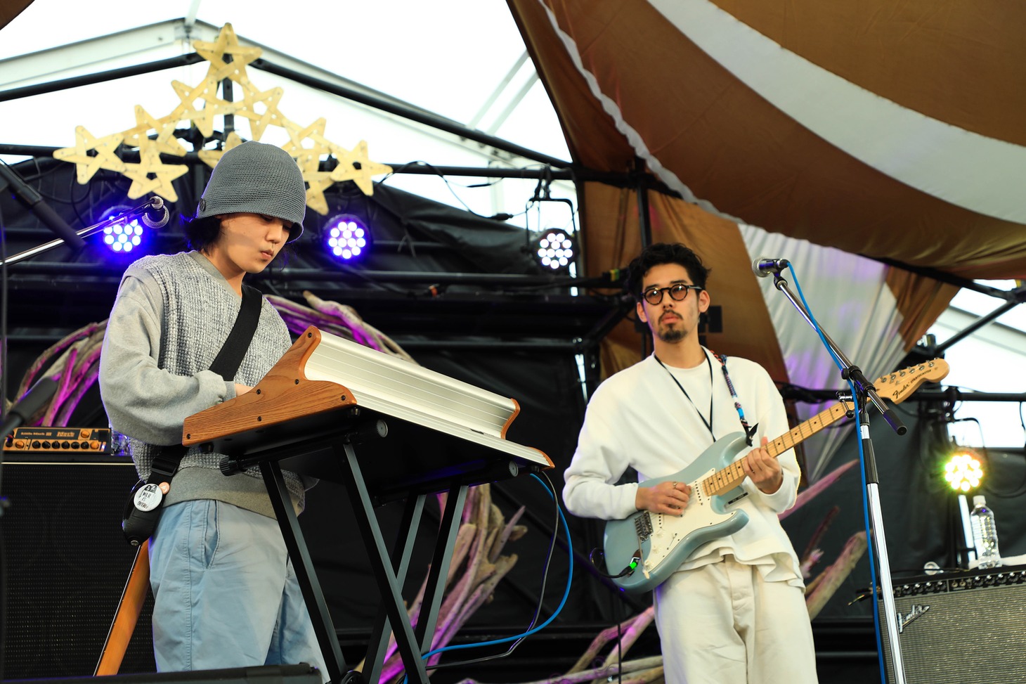 yonawoの田中慧と斉藤雄哉。（撮影：日隈天明、ハラエリ、ヤマモトハンナ）