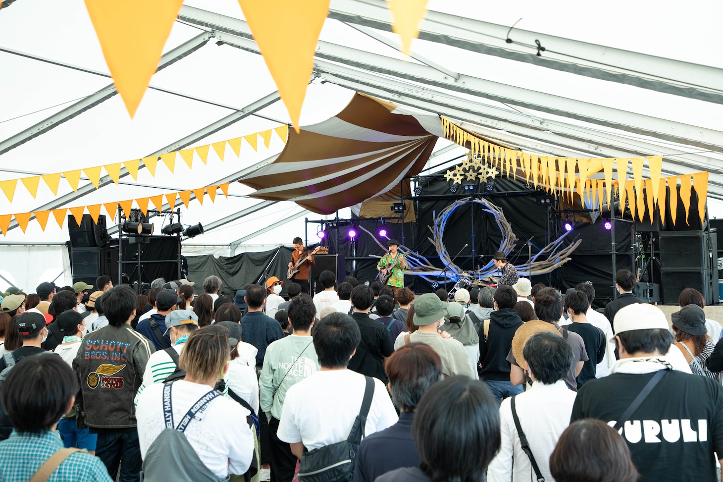 LITTLE CREATURES（撮影：日隈天明、ハラエリ、ヤマモトハンナ）