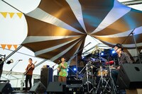 LITTLE CREATURES（撮影：日隈天明、ハラエリ、ヤマモトハンナ）