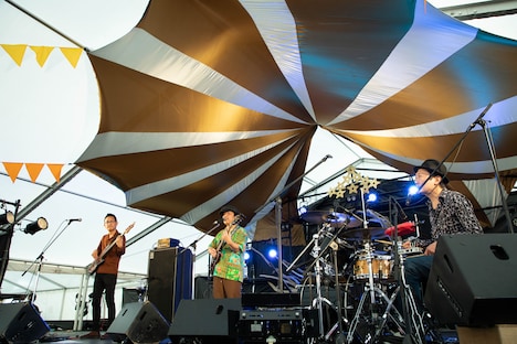 LITTLE CREATURES（撮影：日隈天明、ハラエリ、ヤマモトハンナ）