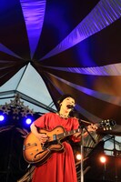 伊東妙子（Ｔ字路s）（撮影：日隈天明、ハラエリ、ヤマモトハンナ）