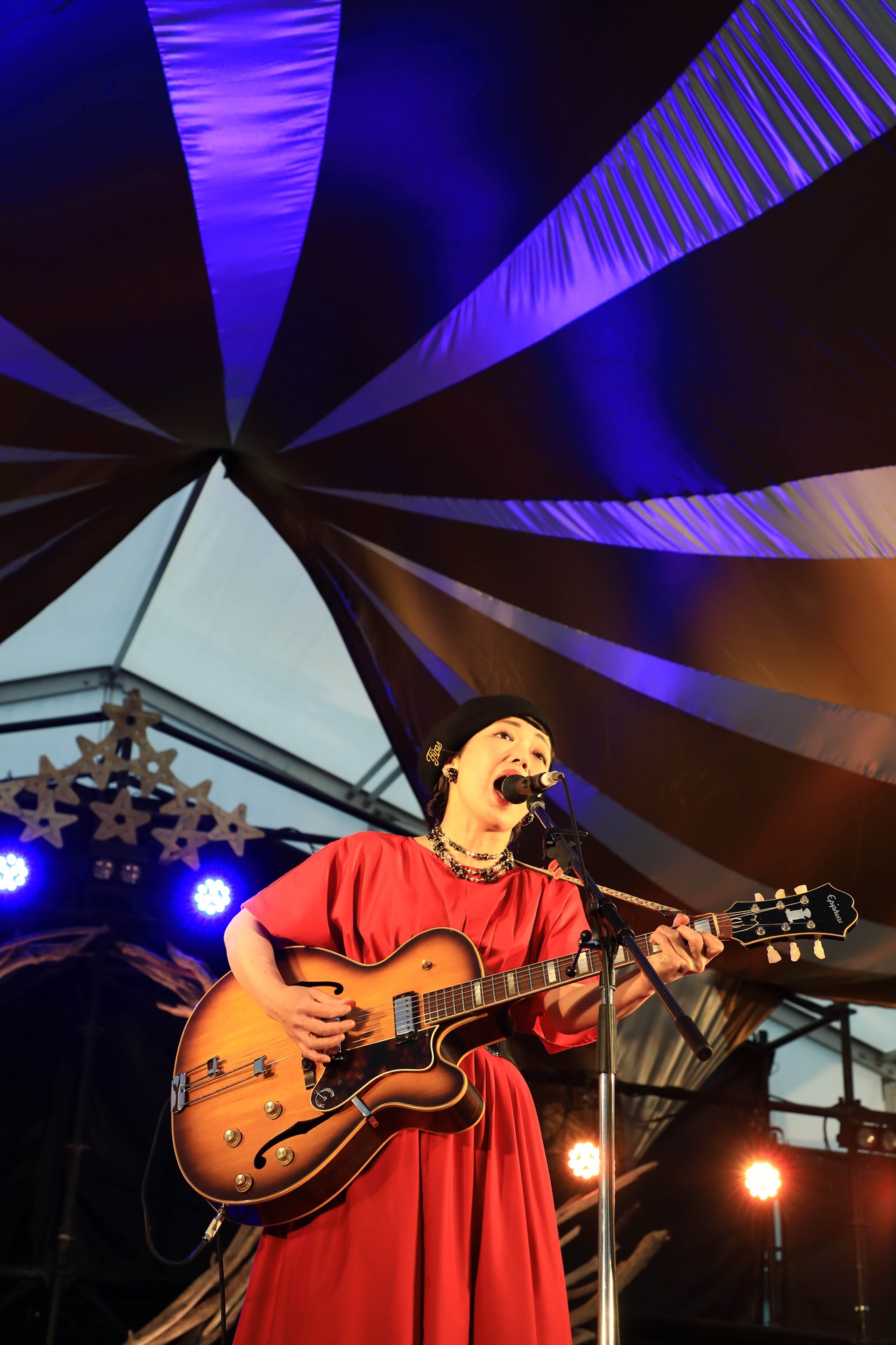 伊東妙子（Ｔ字路s）（撮影：日隈天明、ハラエリ、ヤマモトハンナ）