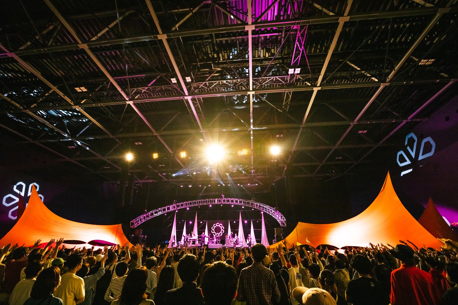 岡村靖幸（撮影：日隈天明、ハラエリ、ヤマモトハンナ）