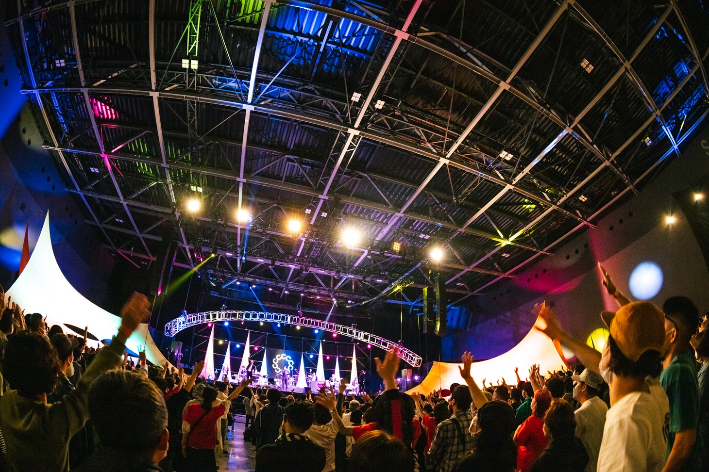 岡村靖幸（撮影：日隈天明、ハラエリ、ヤマモトハンナ）