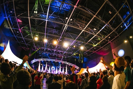 岡村靖幸（撮影：日隈天明、ハラエリ、ヤマモトハンナ）