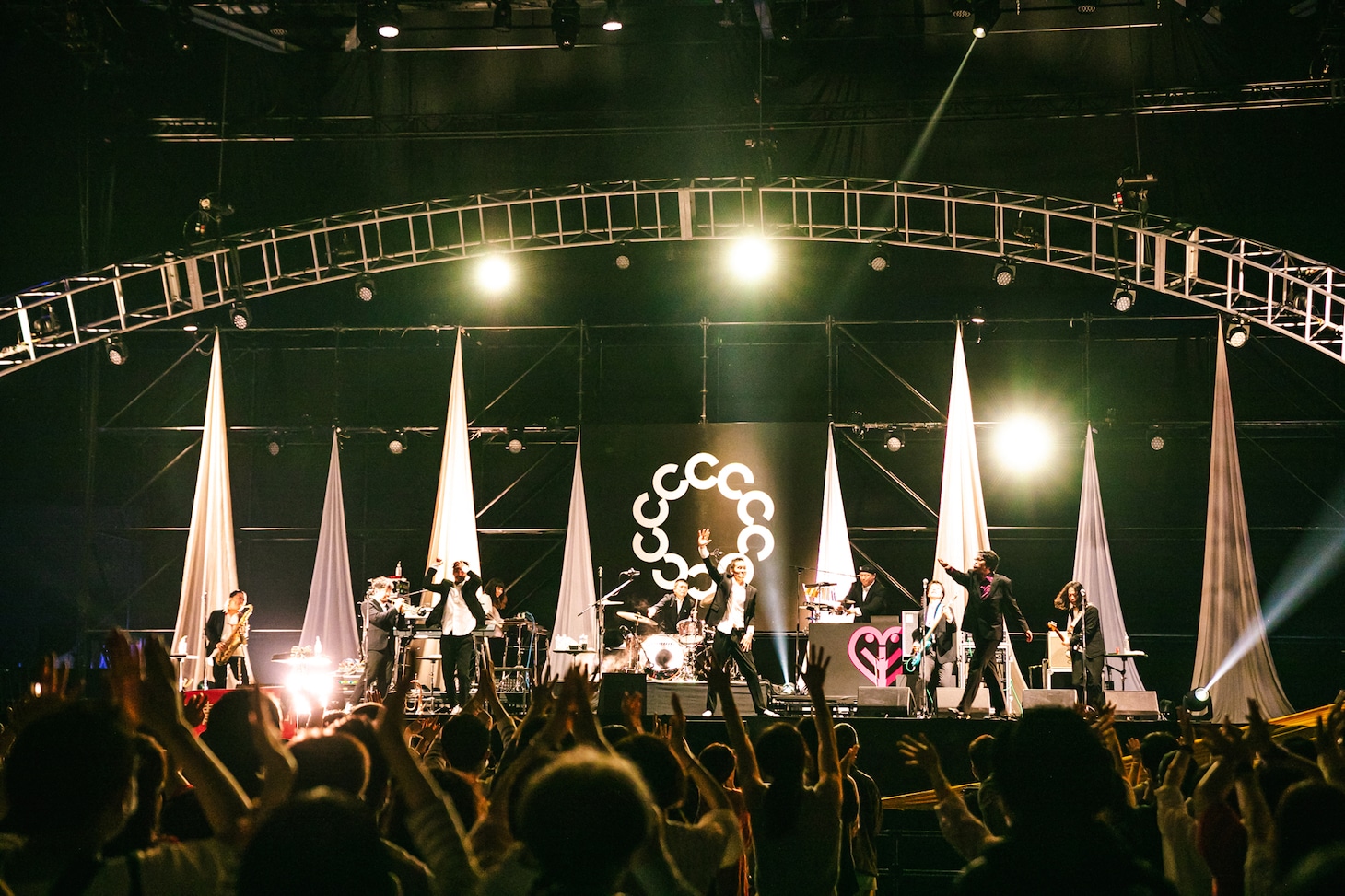 岡村靖幸（撮影：日隈天明、ハラエリ、ヤマモトハンナ）