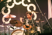 アヒト・イナザワ（NUMBER GIRL）（撮影：日隈天明、ハラエリ、ヤマモトハンナ）