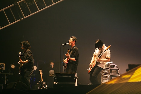 NUMBER GIRL（撮影：日隈天明、ハラエリ、ヤマモトハンナ）