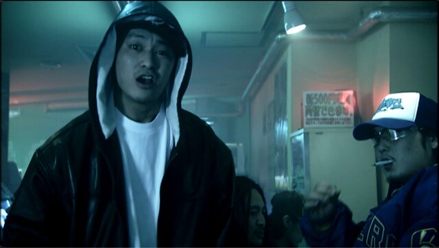 般若「ちょっとまって」ミュージックビデオより。