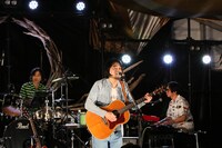 堀込泰行（撮影：日隈天明、ハラエリ、ヤマモトハンナ）