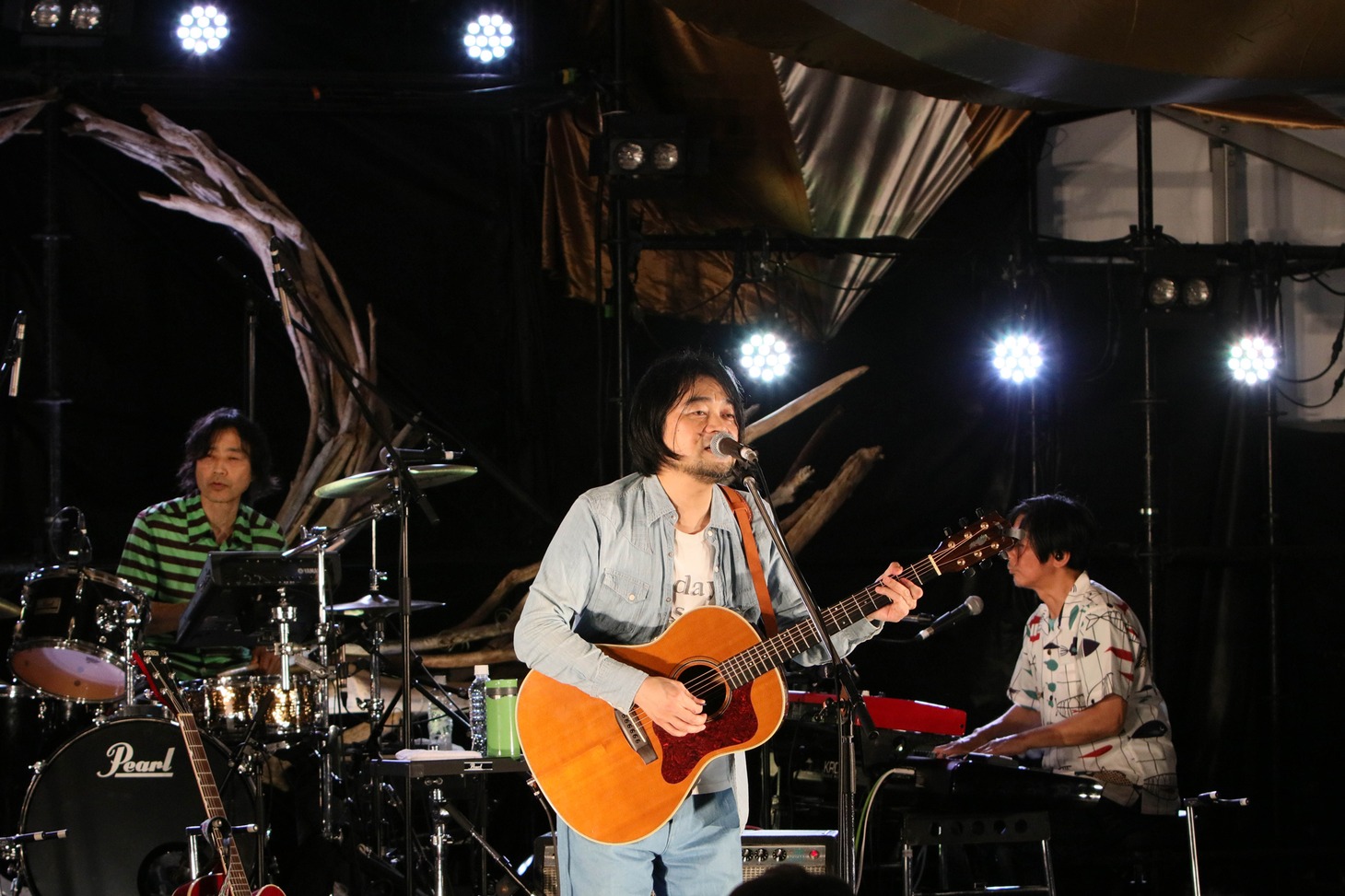 堀込泰行（撮影：日隈天明、ハラエリ、ヤマモトハンナ）