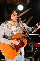 堀込泰行（撮影：日隈天明、ハラエリ、ヤマモトハンナ）