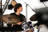 野元喬文（yonawo）（撮影：日隈天明、ハラエリ、ヤマモトハンナ）