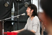 荒谷翔大（yonawo）（撮影：日隈天明、ハラエリ、ヤマモトハンナ）