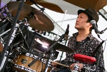 栗原務（LITTLE CREATURES）（撮影：日隈天明、ハラエリ、ヤマモトハンナ）