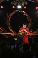 伊東妙子（Ｔ字路s）（撮影：日隈天明、ハラエリ、ヤマモトハンナ）