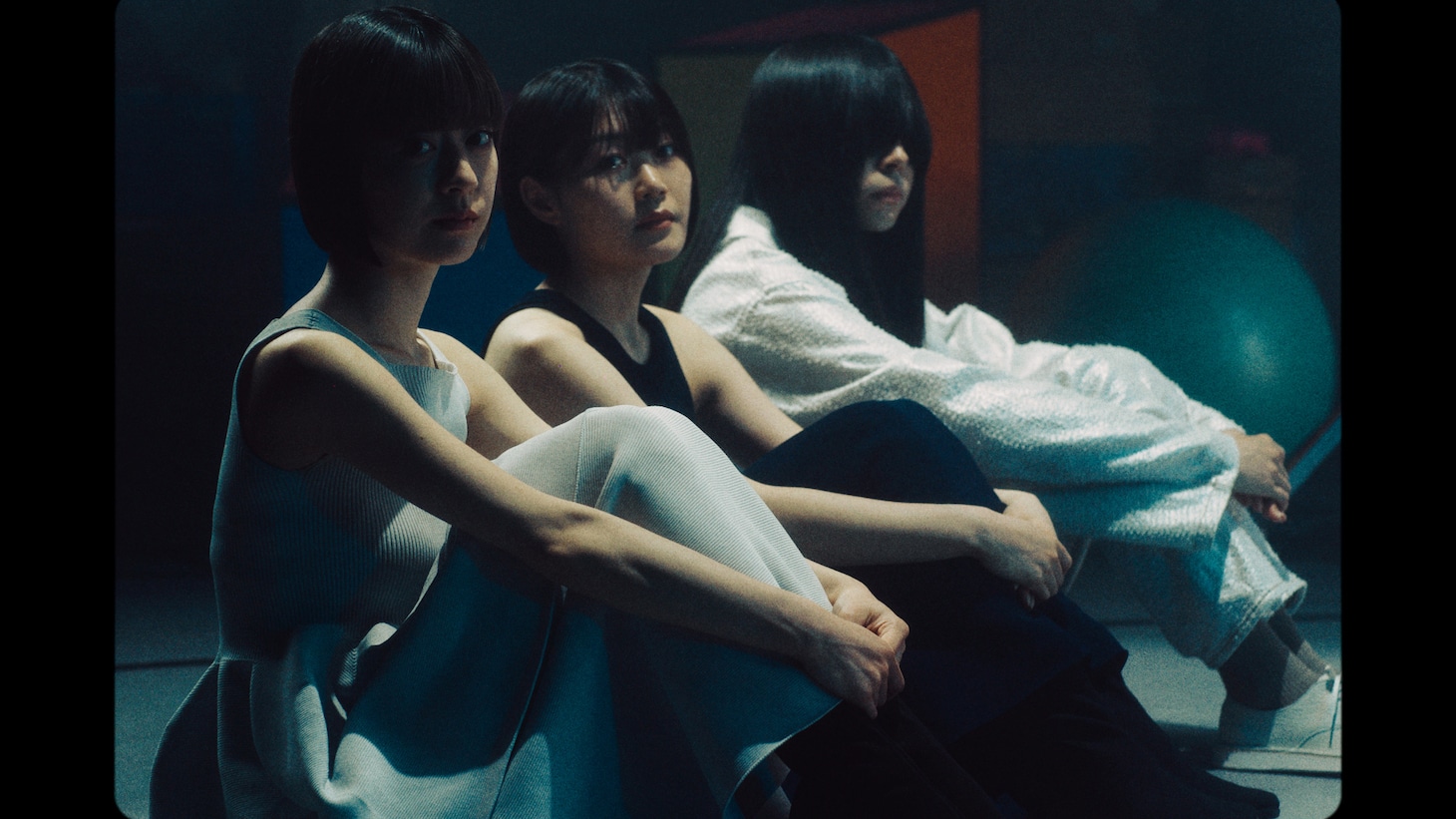 羊文学「OOPARTS」MVより。