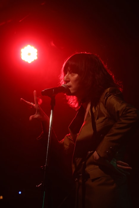 志磨遼平（Vo, G / ドレスコーズ）（撮影：松本時代）