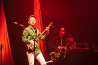 上妻宏光と深澤秀行。（撮影：日隈天明、ハラエリ、ヤマモトハンナ）