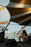 向井秀徳（撮影：日隈天明、ハラエリ、ヤマモトハンナ）