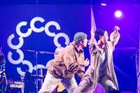 ayumuguguとyurinasia。（撮影：日隈天明、ハラエリ、ヤマモトハンナ）