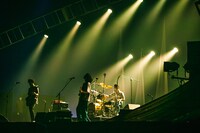 ペトロールズ（撮影：日隈天明、ハラエリ、ヤマモトハンナ）