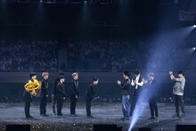 三代目 J SOUL BROTHERS from EXILE TRIBEメンバーに祝福されるLIL LEAGUE。