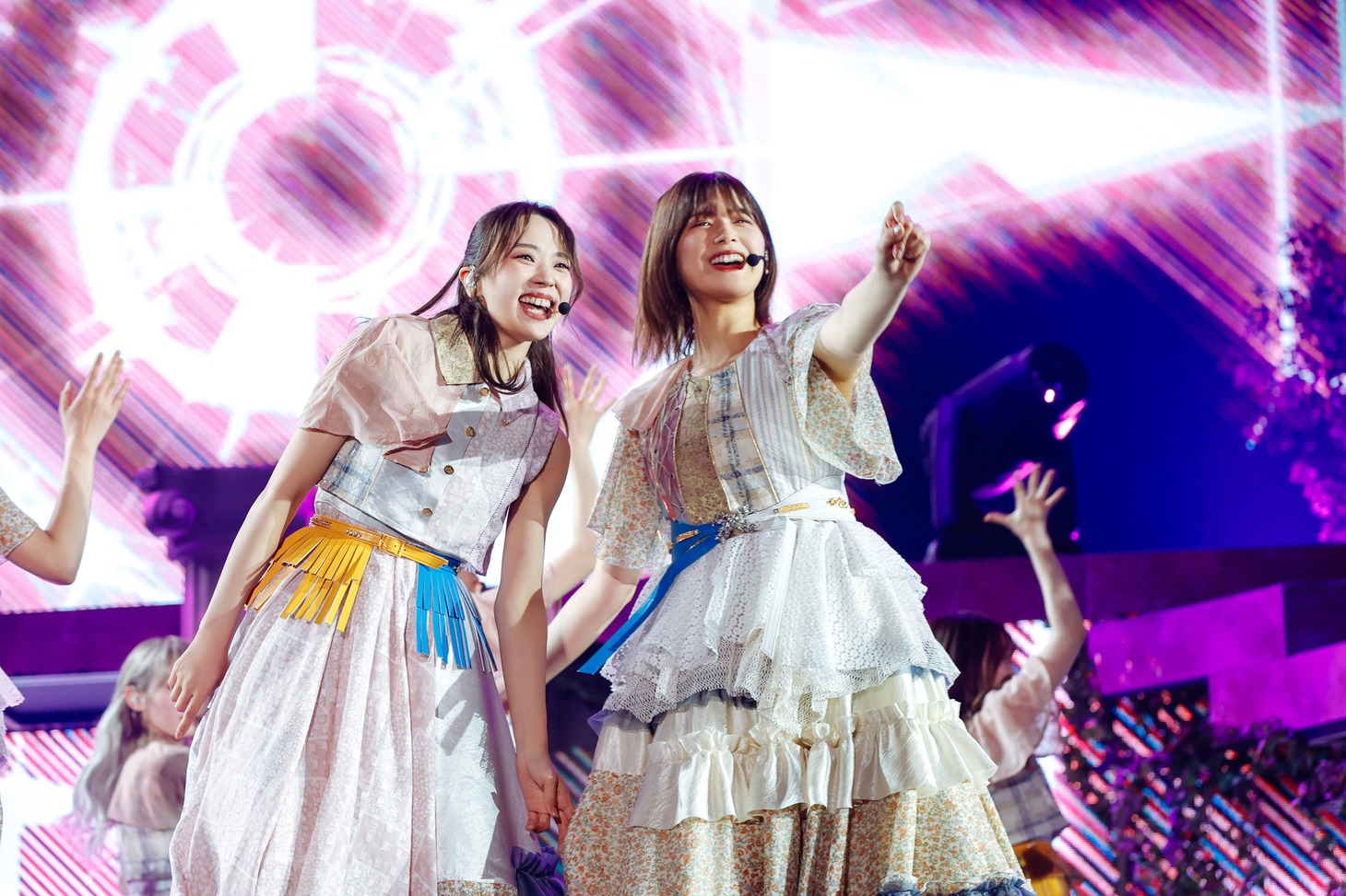 小林由依（左）と渡邉理佐（右）。（撮影：上山陽介）