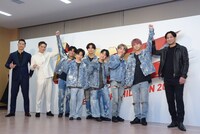 左からEXILE AKIRA、EXILE SHOKICHI、LIL LEAGUE、EXILE HIRO。