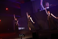 左から諸橋沙夏、野口衣織、佐々木舞香。(c)YOANI