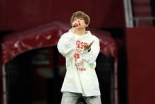 めいちゃん無料配信ライブ「『ファンファーレ！』inノエビアスタジアム神戸」より。（撮影：WISH 五十嵐和則）