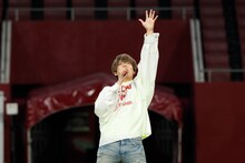 めいちゃん無料配信ライブ「『ファンファーレ！』inノエビアスタジアム神戸」より。（撮影：WISH 五十嵐和則）