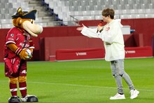 めいちゃん無料配信ライブ「『ファンファーレ！』inノエビアスタジアム神戸」より。（撮影：WISH 五十嵐和則）