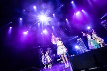 「まねきケチャJAPAN TOUR 2022『招かれロード』」東京・チームスマイル・豊洲PIT公演の様子。（Photo by Masayo）