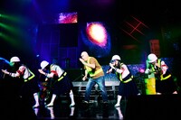 新しい学校のリーダーズとモーリー・ロバートソンのコラボパフォーマンスの様子。（撮影：usami ryo）