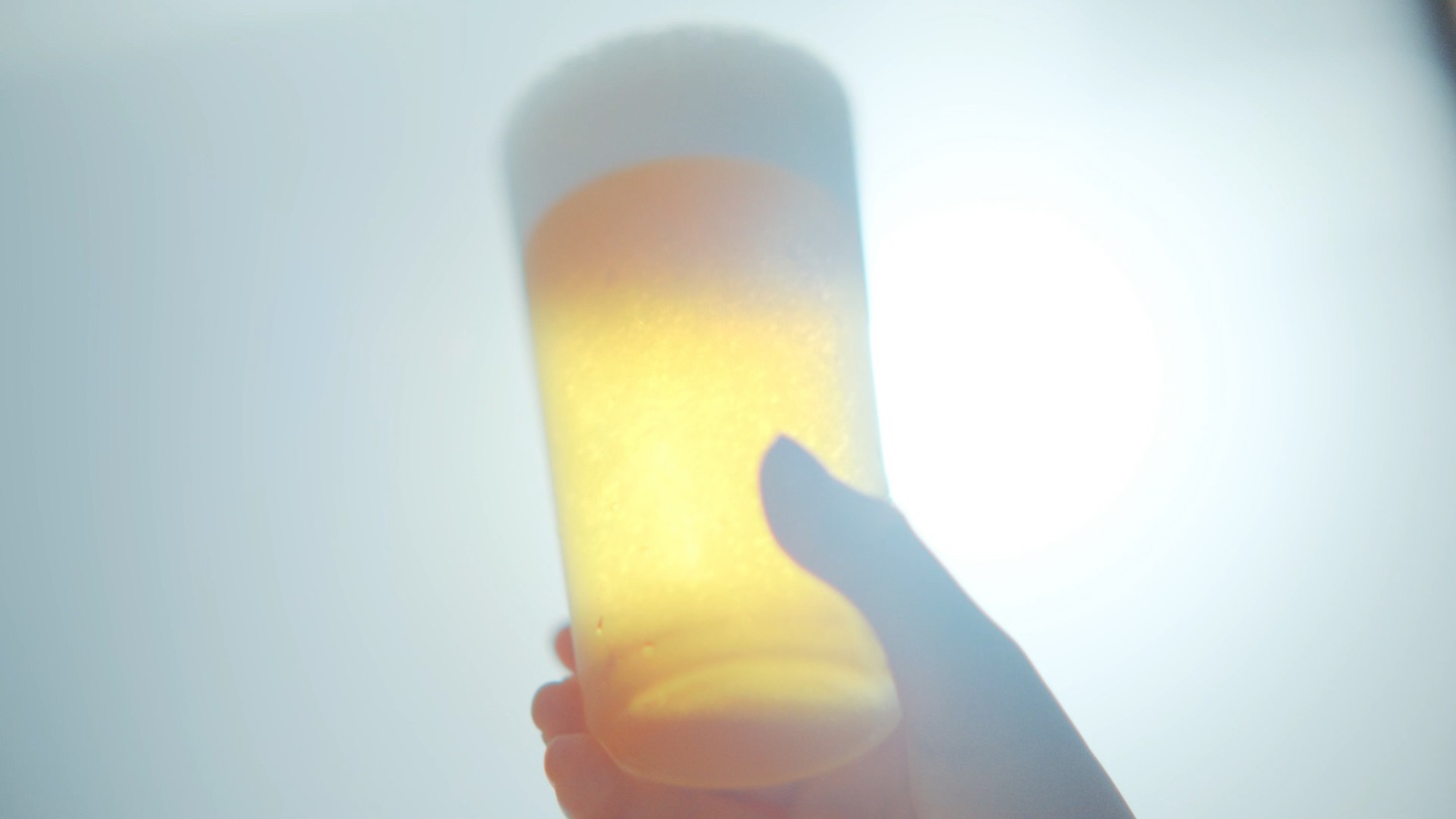 キリンビール「淡麗グリーンラベル」CM「GREEN JUKEBOX 恋」編より。