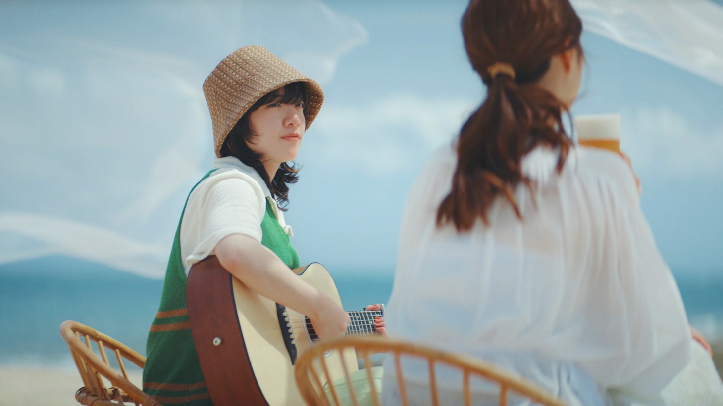 キリンビール「淡麗グリーンラベル」CM「GREEN JUKEBOX 恋」編より。