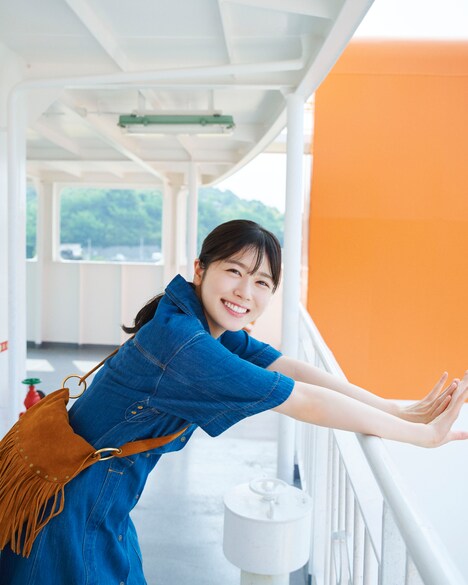 丹生明里「やさしい関係」より。（撮影：熊木優）