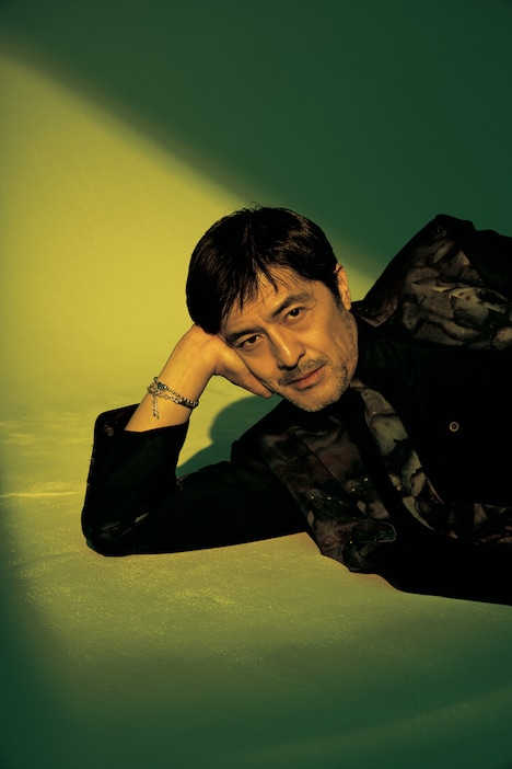 「装苑」2022年7月号より、谷中敦（東京スカパラダイスオーケストラ）。