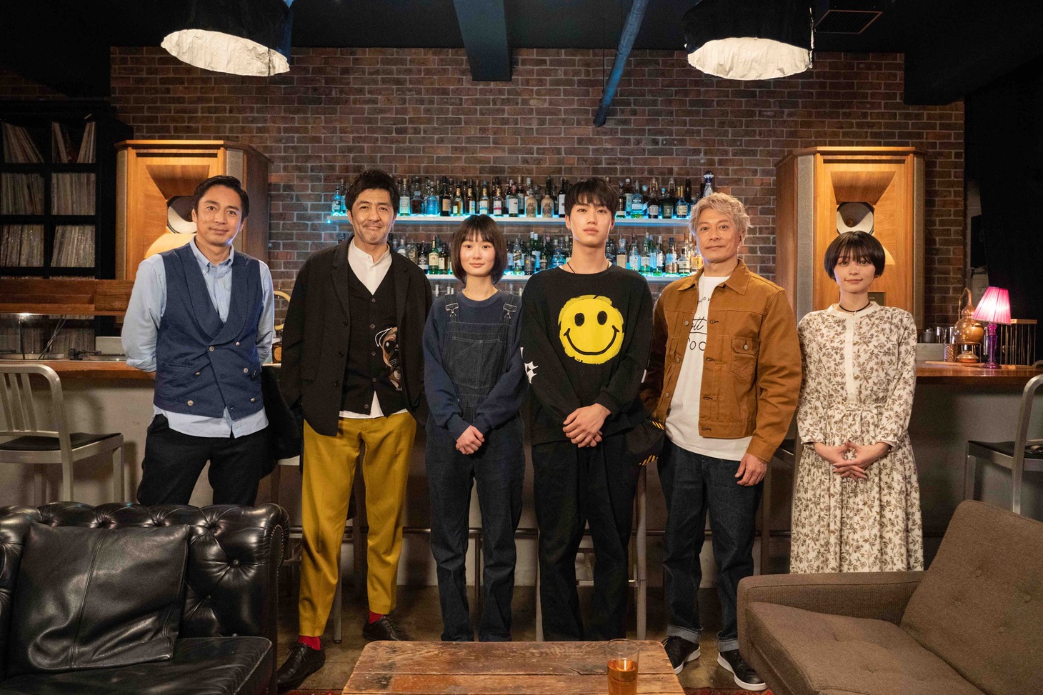 「渋谷先生がだいたい教えてくれる」第8話出演者の集合写真。