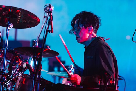 白根賢一（Dr / TESTSET）（撮影：東美樹）