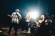 ZAZEN BOYSのライブの様子。（撮影：東美樹）