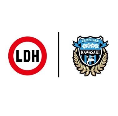 左からLDHロゴ、川崎フロンターレロゴ。
