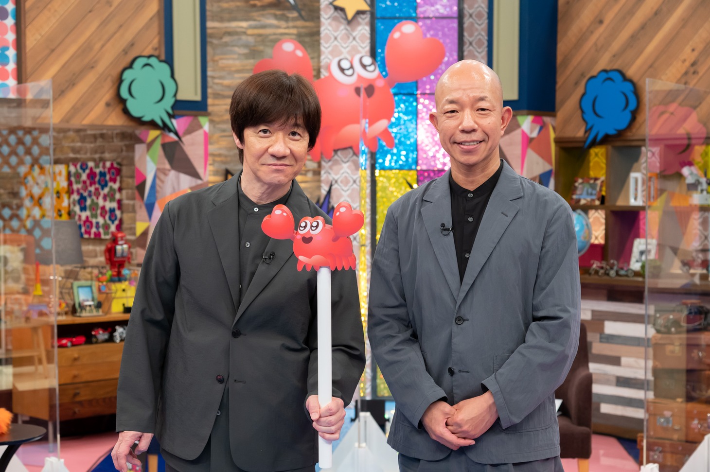 左から内村光良（ウッチャンナンチャン）、小峠英二（バイきんぐ）。