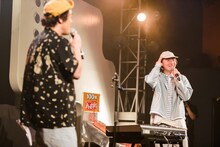 やついいちろうとビッケブランカ。（撮影：曽我美芽）