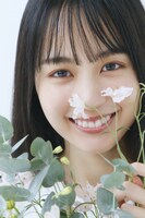 乃木坂46賀喜遥香1stソロ写真集「まっさら」懸賞特典「アザーカットミニブック」より。（撮影：菊地泰久）