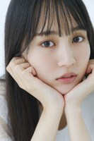 乃木坂46賀喜遥香1stソロ写真集「まっさら」懸賞特典「アザーカットミニブック」より。（撮影：菊地泰久）