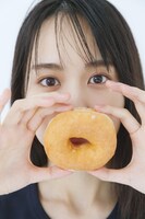 乃木坂46賀喜遥香1stソロ写真集「まっさら」懸賞特典「アザーカットミニブック」より。（撮影：菊地泰久）