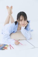 乃木坂46賀喜遥香1stソロ写真集「まっさら」懸賞特典「アザーカットミニブック」より。（撮影：菊地泰久）
