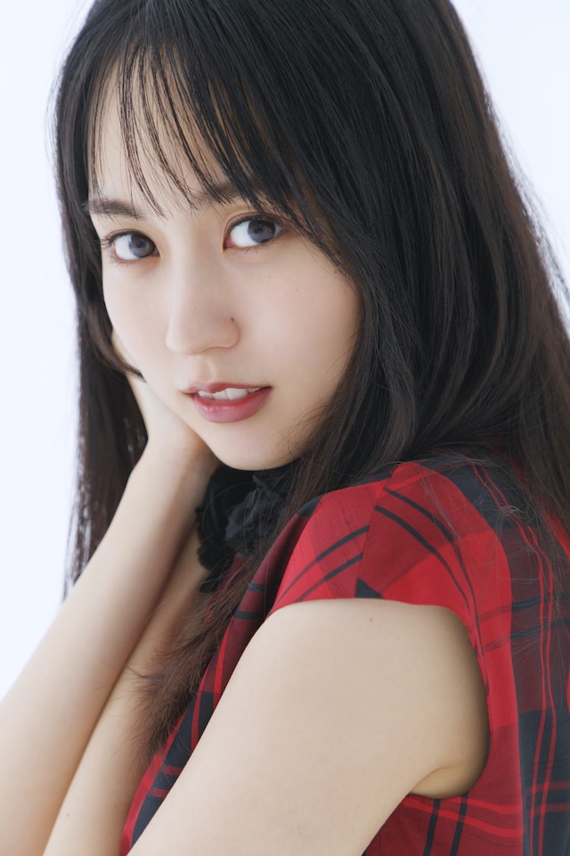 乃木坂46賀喜遥香1stソロ写真集「まっさら」懸賞特典「アザーカットミニブック」より。（撮影：菊地泰久）